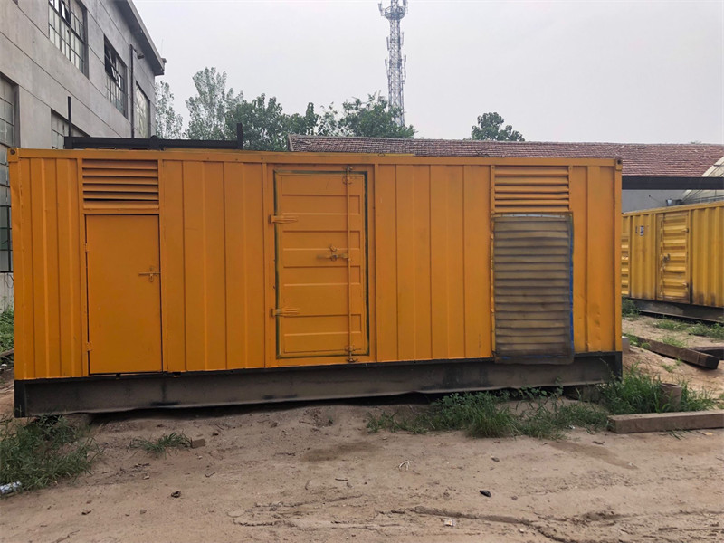 哈尔滨柴油发电机如何判断新机油是否已经完全充满机油滤清器？