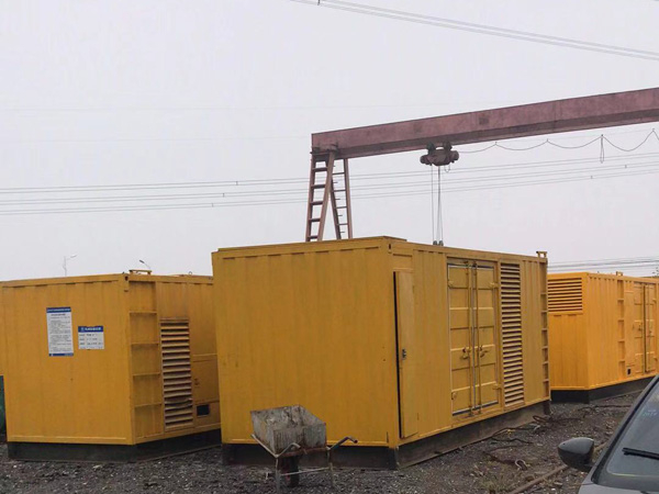 哈尔滨100kw柴油发电机组每小时油耗？